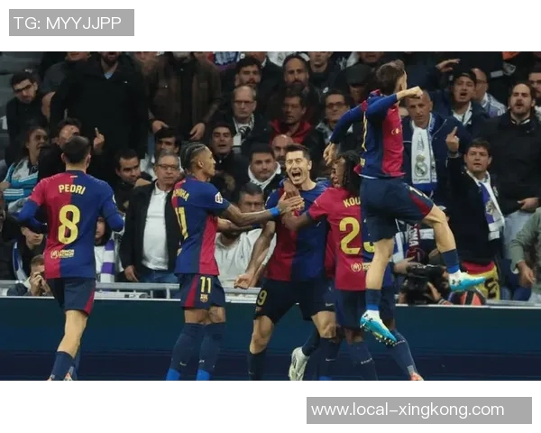 西甲焦点战赫罗纳主场迎战巴塞罗那争夺三分荣耀之战